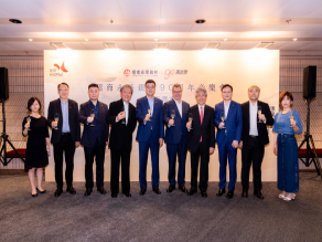 Mr. Hong Bo, CEO of CMB Wing Lung Bank (5th from the left), Mr. Cheung Yan Leung, Vice Chairman (4th from the right), and a group of department heads posed for a photo with Mr. Benedikt Fohr, Chief Executive of the HKPhil (5th from the right), and Maestro Yu Long, Principal Guest Conductor (4th from the left).
