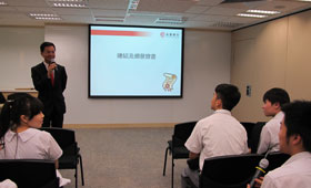 Mr. Derek Chung, Assistant General Manager of the Bank answered students’ questions about the banking industry. 