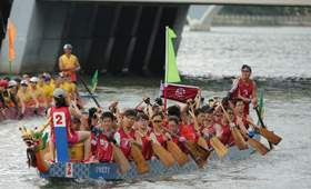 招商永隆龙舟队士气高昂，顺利完成2016沙田龙舟竞赛的两场赛事。