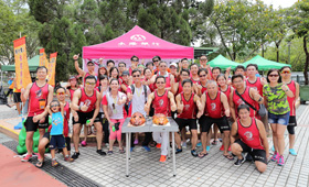 CMB Wing Lung Dragon Boat Team has had a roasted pig cutting ceremony to celebrate the accomplishment of the races. 