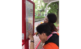 Volunteers have challenged themselves through a series of indoor and outdoor games like picking up dispersed mahjong from the ground, crossing the road and searching for bus routes, with the volunteers dressed up in the elderly simulation suit.