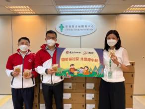 Representatives of CMB Wing Lung Bank donated mooncakes to Christian Family Service Centre.