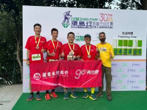 同事在比赛中通力合作，从中培养出团队精神，本行25公里队伍更赢得「银行杯」组别亚军殊荣！