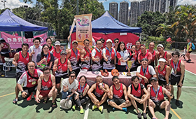 Chief Information Officer & Chief Operating Officer, Wang Zhiqiang; Head of Retail Banking, Olivia Lam and CMB Wing Lung Dragon Boat Team celebrated the winning of the team.
