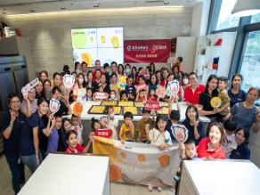 CMB Wing Lung Bank organized the Mid-Autumn Charity Mooncake Workshop