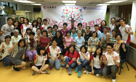 The grin of CMB Wing Lung Volunteer Team and grey hair ladies has shown the happiness and satisfaction in their beautiful hearts after making their own traditional Chinese wedding dress and phoenix crown headpiece with clay.