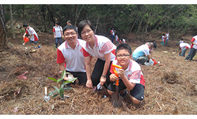 Some colleagues joined the activity with their family members and children to enjoy meaningful family time.