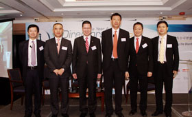 招商永隆银行行政总裁朱琦（右三）参加「2013年度杰出董事奖」开幕典礼暨主题论坛。